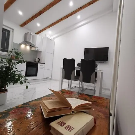 Pina 2 Apartment