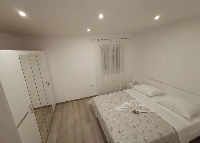 Pina 2 Kaštela